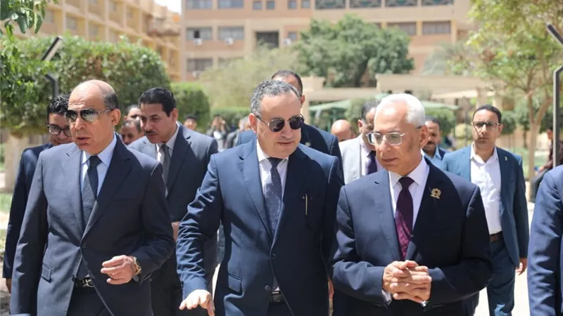 قنصوة ومحافظ المنيا يتابعان الأعمال الإنشائية بالجامعة التكنولوجية