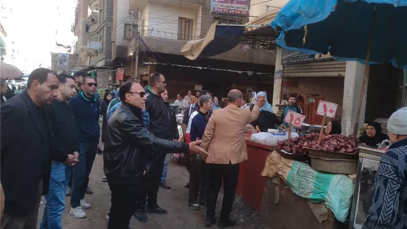 محافظ الدقهلية يوجه بفتح ممر آمن بسوق 