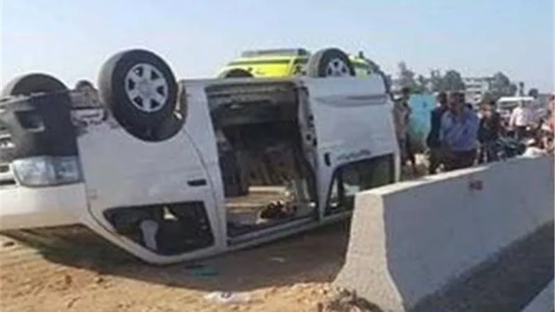 إصابة 7 أشخاص إصابات مختلفه في حادث انقلاب سيارة بطريق دسوق كفر الشيخ 