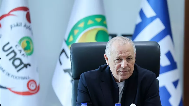 هاني أبو ريدة يستقبل مجموعة من أندية الجمعية العمومية 