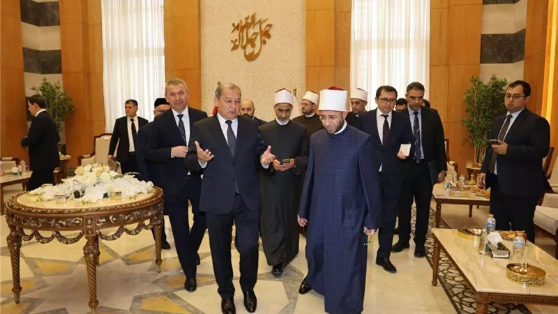 وزير الأوقاف يستقبل وفدًا رسميًّا من أوزبكستان بمسجد مصر الكبير.. صور