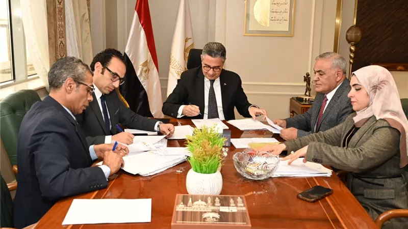   وزير التموين يلتقي بعدد من أعضاء مجلسي النواب والشيوخ 