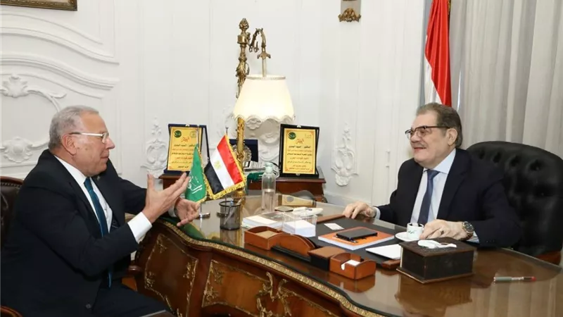 انضمام الدكتور محمد ربيع لحزب الوفد.. والبدوي: قامة وطنية