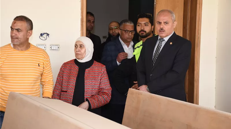 رئيس جامعة قناة السويس يتابع سير العمل بمبنى كلية الألسن الجديد