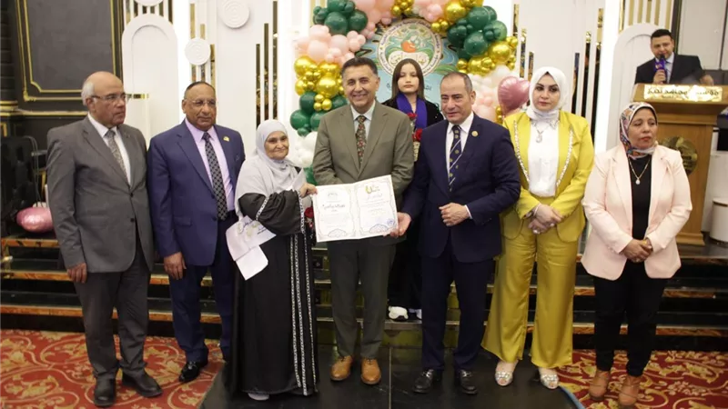 محافظ القليوبية يشارك في تكريم 120 أماً مثالية بشبرا الخيمة
