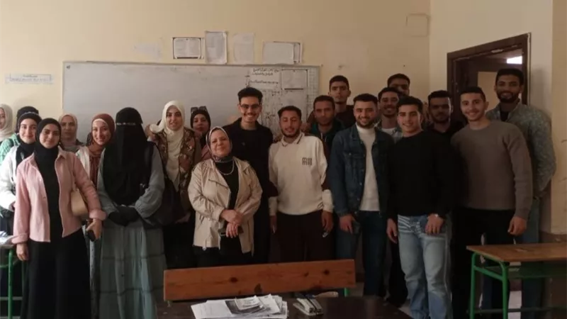 جامعة دمنهور تقتحم معاقل الأمية | امتحان لـ 92 مواطناً بمشاركة 61 طالباً