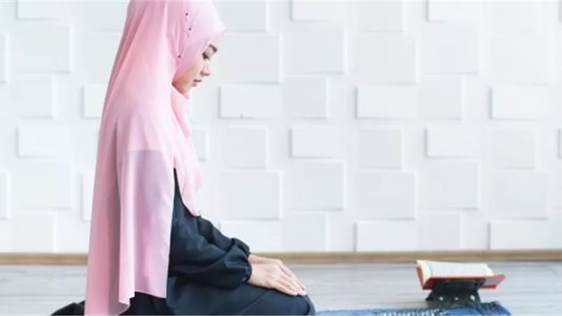 حكم الحجاب مع ظهور جزء من الشعر والرقبة.. أمين الفتوى يجيب