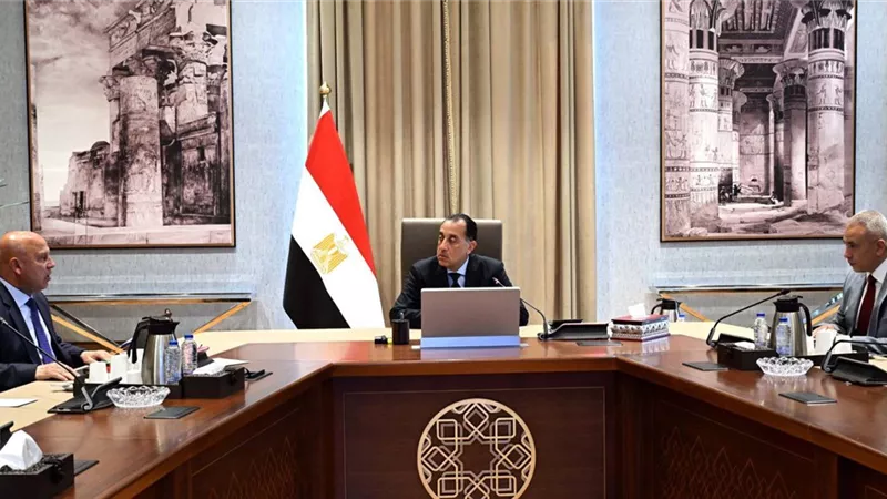 رئيس الوزراء يتابع مع وزير النقل عددا من ملفات عمل الوزارة