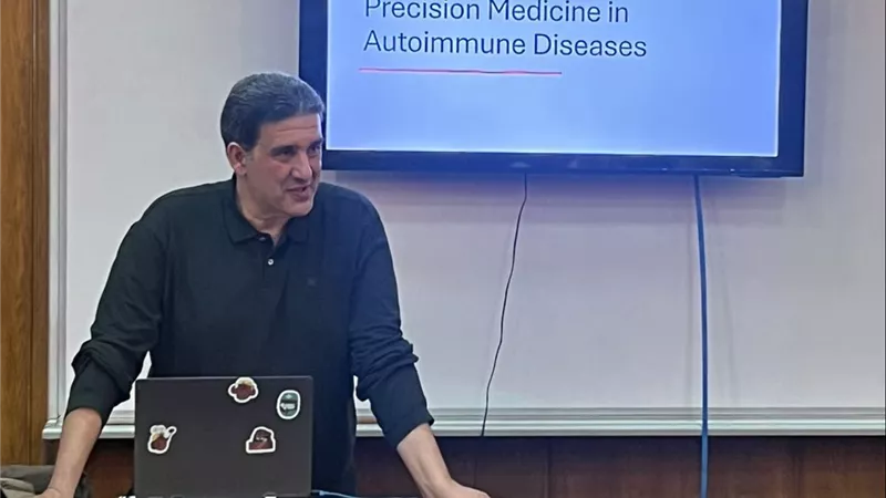 تعاون علمي بطب قصر العيني لتطوير علاج الأمراض المناعية وفق «الطب الشخصي»