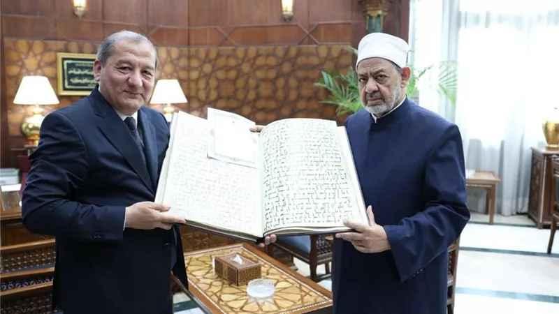 شيخ الأزهر يستقبل وفدًا أوزبكيًّا رفيع المستوى لبحث تعزيز التعاون العلمي 