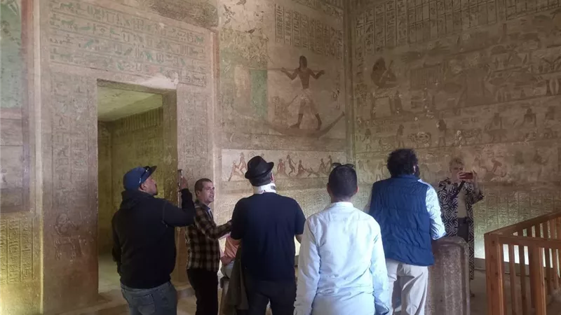  بني حسن بالمنيا تستقبل وفد ملتقى جبل الطير الدولي برحلة بين الفن والتاريخ