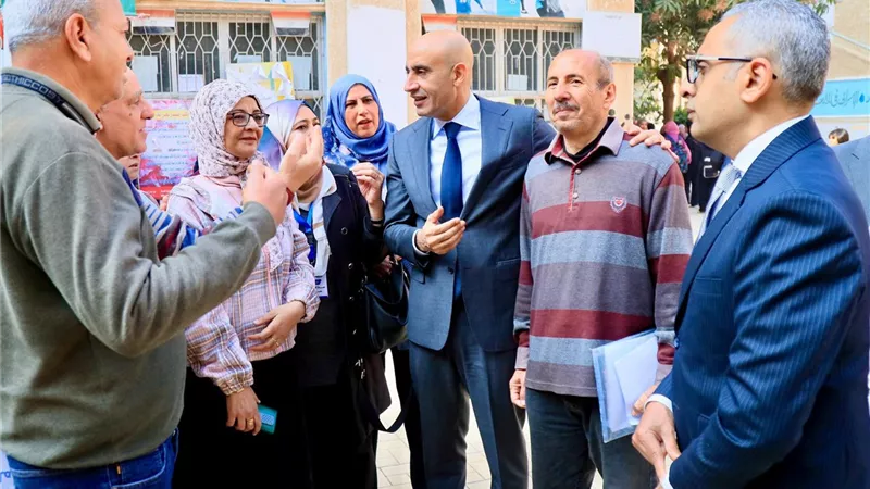 جولة مفاجئة بالشرقية..وزير التعليم يتابع البرمجة وأعمال السنة داخل المدارس