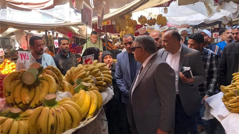 محافظ الدقهلية يتفقد سوق كفر البدماص بالمنصورة ويوجه بتكثيف أعمال النظافة