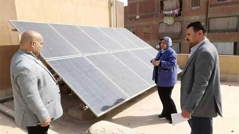 كشافات الطاقة الشمسية بالمدارس.. حلول مبتكرة لترشيد الكهرباء|خاص