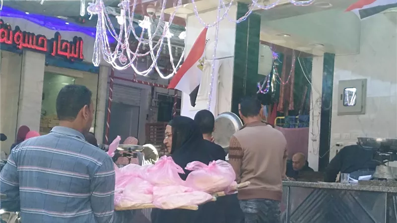 إقبال كثيف على شراء الفسيخ والرنجة بدمنهور استعدادًا لشم النسيم 