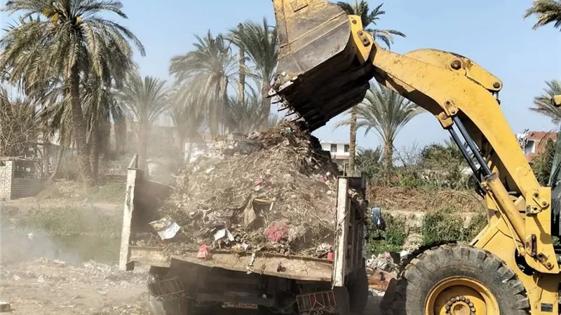 لبيئة نظيفة ومستدامة.. رفع أطنان من المخلفات بقرى بني مزار في المنيا| صور
