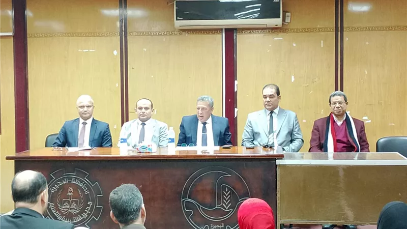 وكيل تعليم البحيرة يجتمع بمديري المدارس الرسمية لغات لتطوير الأداء التعليم