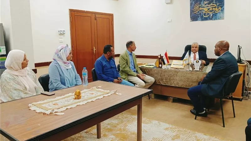 وكيل تعليم الأقصر يجتمع بالإدارة القانونية لتعزيز الانضباط