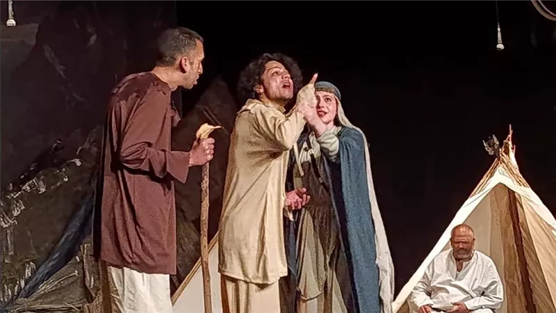 العرض «طائر» يناقش صراع النقاء الإنساني على مسرح قصر ثقافة الأنفوشي