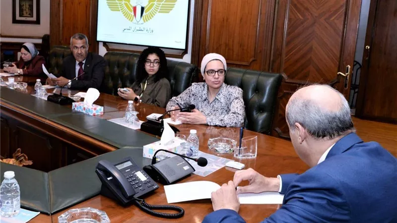 وزير الطيران المدني يستقبل أعضاء مجلس النواب لتعزيز التكامل المؤسسي