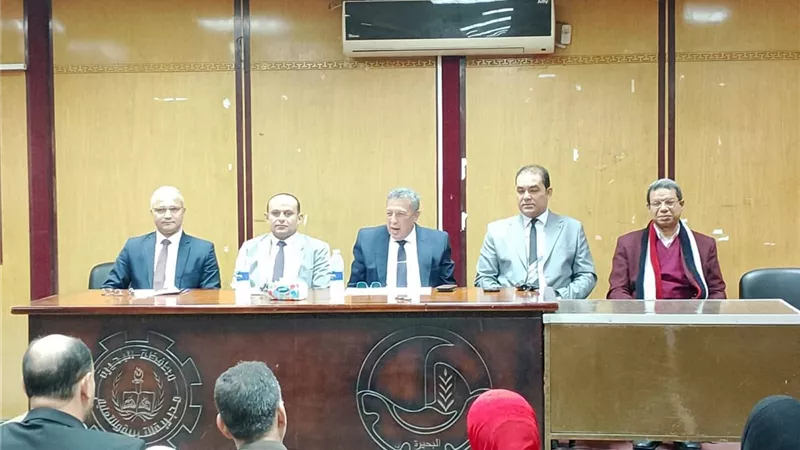 تعليم البحيرة تجتمع بمديري المدارس الرسمية لغات لتطوير العملية التعليمية