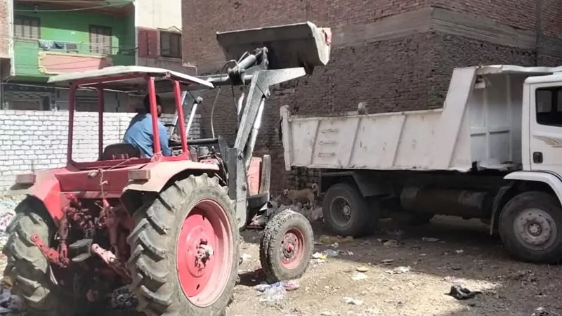 لتحسين المظهر الحضاري.. رفع 166 طن مخلفات من شوارع وقرى المنيا