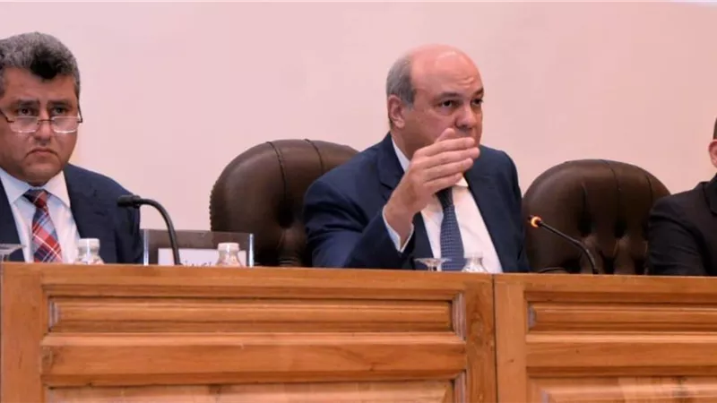 وزير الطيران يعقد اجتماعًا موسعًا لمناقشة تعديلات قانون الطيران المدني 