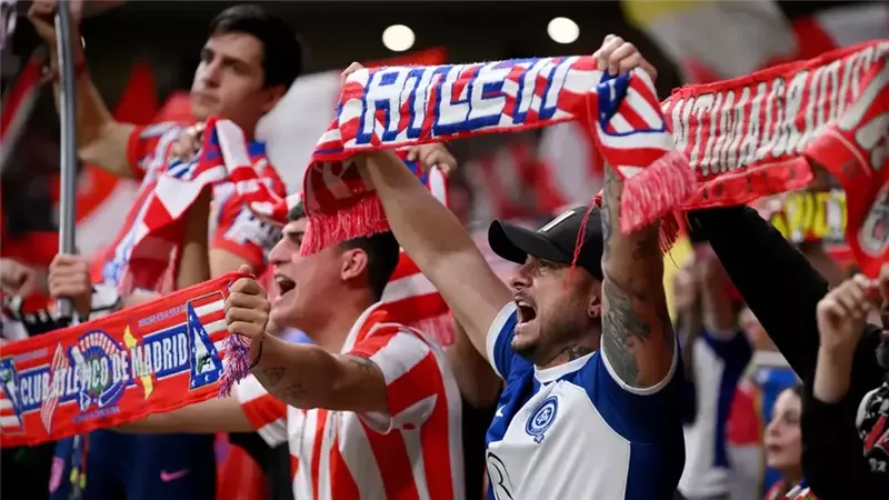 جماهير أتلتيكو مدريد تواصل هتافاتها المسيئة للدين قبل مباراة برشلونة