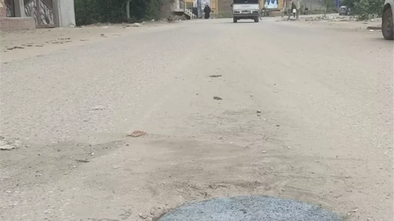 استجابة فورية.. صيانة وتركيب أغطية بالوعات الصرف الصحي بالشرقية 