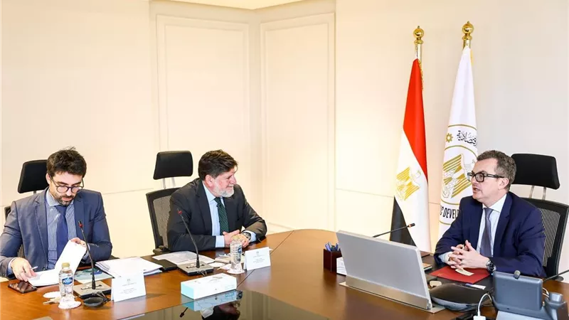 التخطيط تبحث مع التعاون الاقتصادي تمكين القطاع الخاص وتحفيز ريادة الأعمال