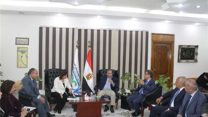 البحوث الزراعية يبحث مع نقابة البيطريين دعم الثروة الحيوانية 