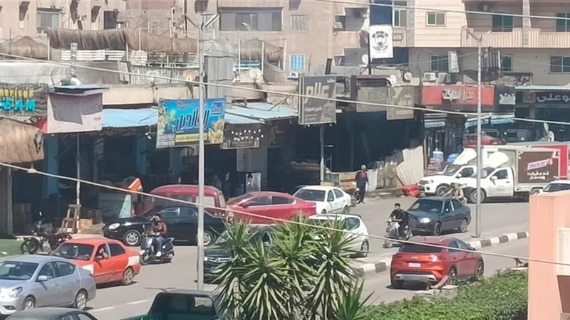 أهالي الإسماعيلية يرحبون بمد ساعات عمل المحال: فرصة للتنزه والتسوق دون ضغط