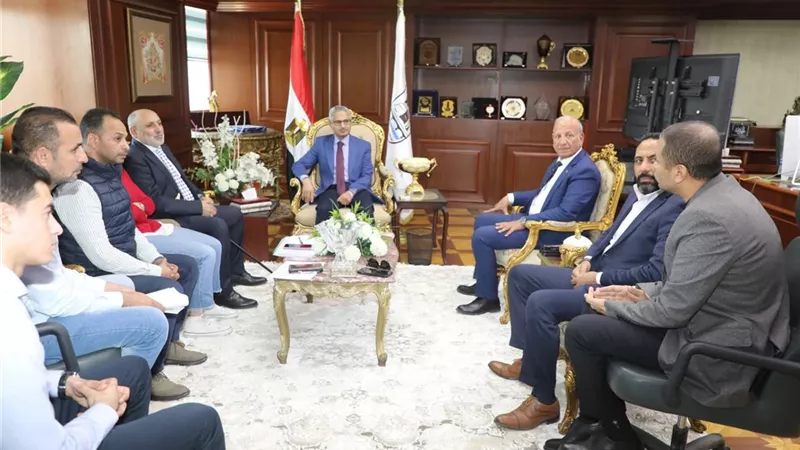 محافظ بني سويف يبحث مع جمعية مستثمري بياض العرب تعزيز الاستثمار الصناعي