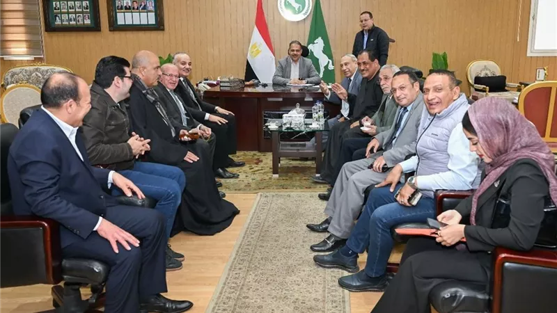 لحل مشاكل المواطنين.. محافظ الشرقية يلتقي مع أعضاء مجلسي النواب والشيوخ