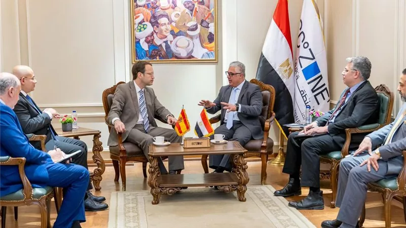 اقتصادية قناة السويس يستقبل سفير إسبانيا في مصر لبحث آفاق التعاون المشترك