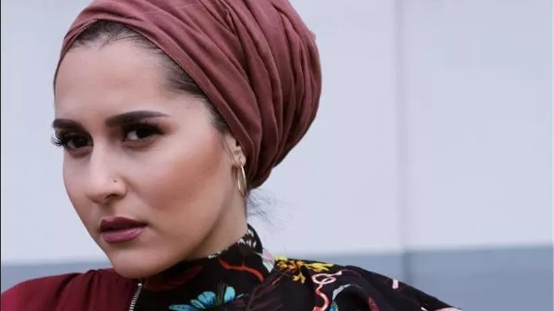 ما حكم كشف جزء من الشعر والرقبة في الحجاب؟.. أمين الفتوى يجيب 