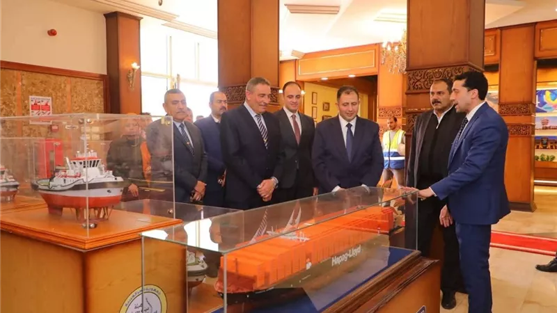 محافظ دمياط يجرى جولة داخل الميناء ويتفقد القاعة التاريخية 