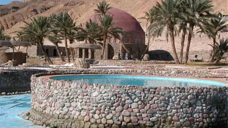 واحة سيوة والسياحة العلاجية: أكثر من 200 عين لعلاج الروماتيزم والصدفية|خاص
