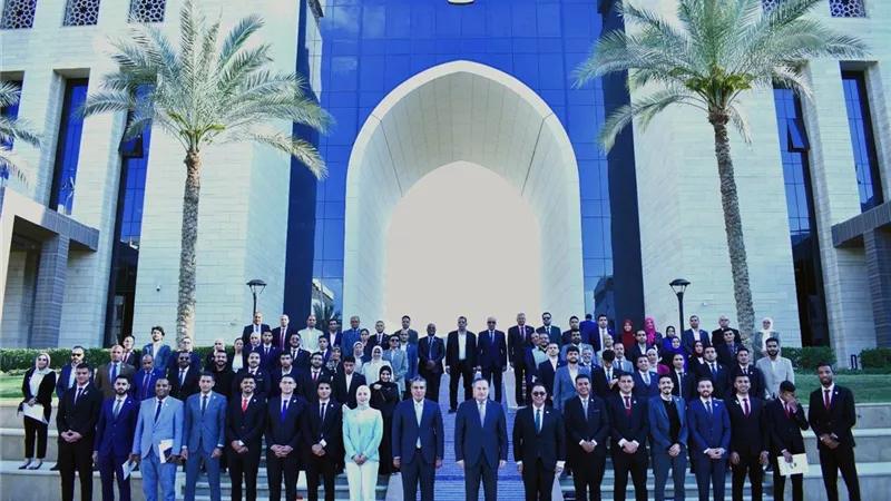 طالب يمثل جامعة العاصمة في لقاء وزير «التعليم» حول مبادرة 