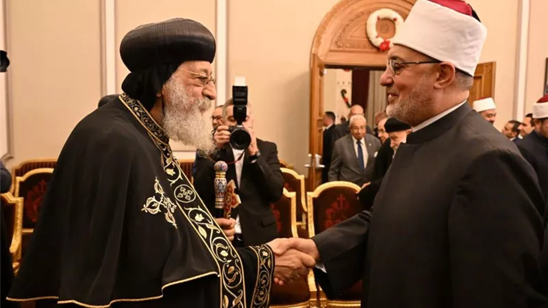 مفتي الجمهورية يهنئ البابا تواضروس الثاني بعيد القيامة المجيد