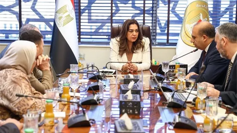  التنمية المحلية تتابع مستجدات إنشاء مصنع لإنتاج الوقود الحيوي