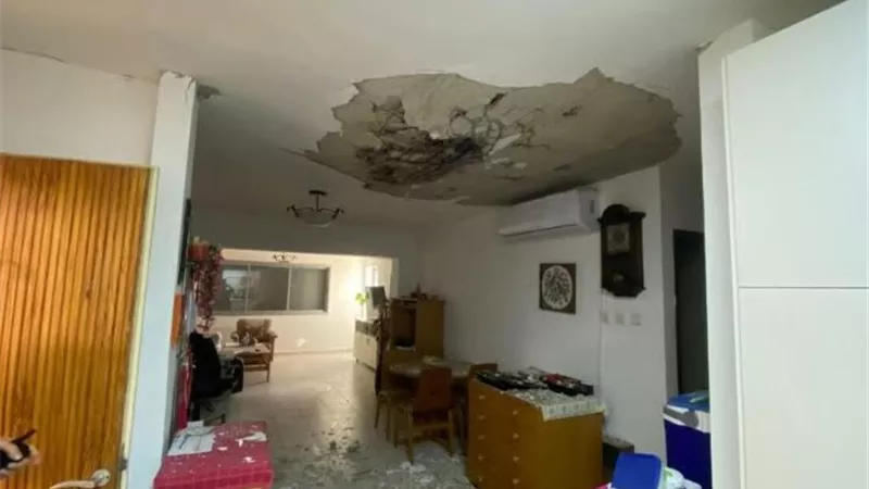هلع ومنازل مدمرة.. ماذا فعل صاروخ لبناني بمستوطنة مسغاف عام؟| صور