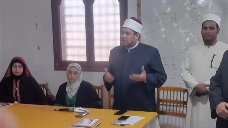 محافظ كفر الشيخ: الأئمة والواعظات حائط الصد الأول في معركة 