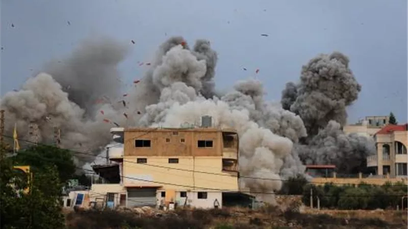 «الجزيرة».. 13 قتيلا في غارة إسرائيلية على مبنى حكومي جنوبي لبنان|فيديو