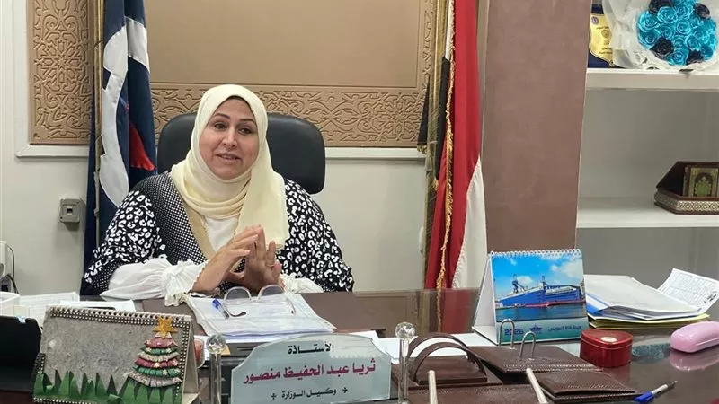مدير تعليم السويس تتحرك عاجلاً للتحقيق في إدراج متفوقة بكشوف الضعفاء| خاص