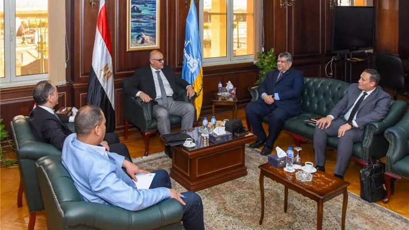 محافظ اسكندرية يبحث مع جهاز مستقبل مصر تعزيز التعاون في المشروعات التنموية