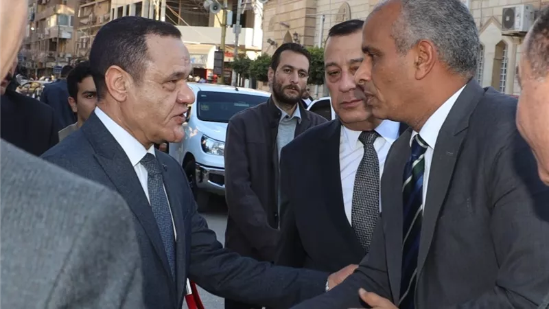 محافظ كفرالشيخ يقدم واجب العزاء في 