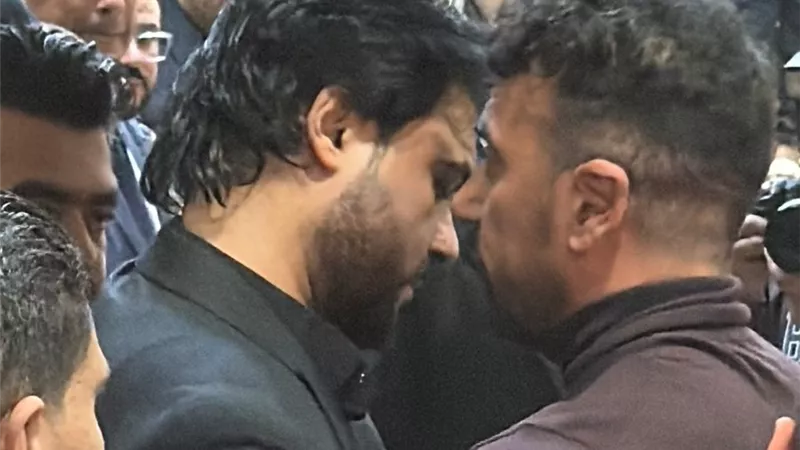 «مشهد إنساني مؤثر».. أحمد العوضي يواسي محمود حمدان في وفاة والده|فيديو