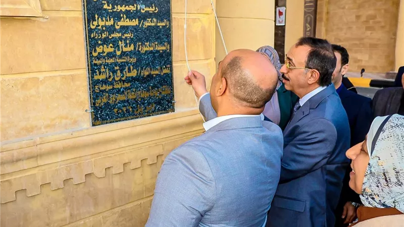 سوهاج تتجمل في عيدها القومي.. افتتاح بوابة المدخل الغربي بمواصفات حضارية