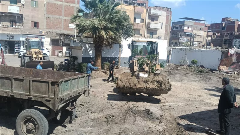 البحيرة تواصل مسيرة التطوير… انطلاق أعمال تطوير ميدان التحرير بكوم حمادة 